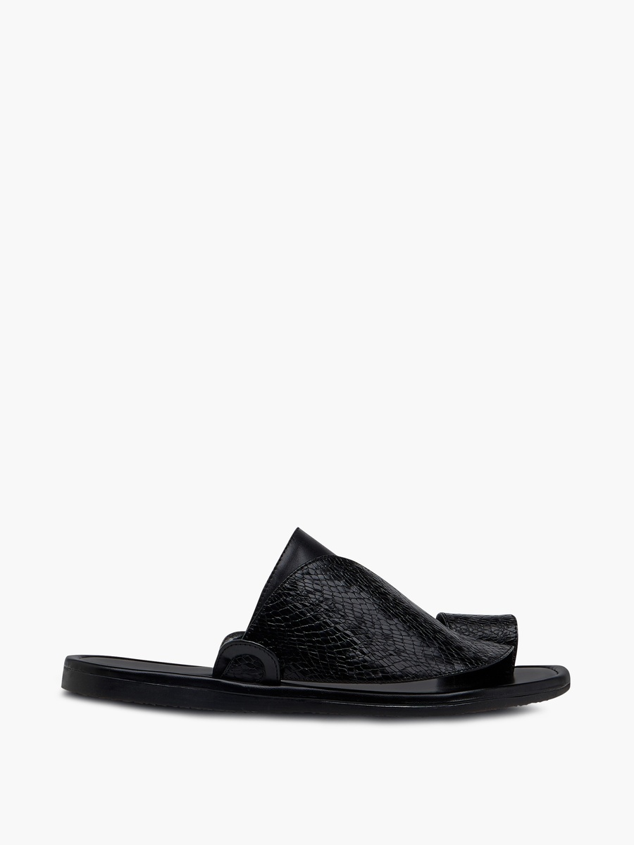 Textured Slip-On Arabic Sandals with Toe Loop Detail