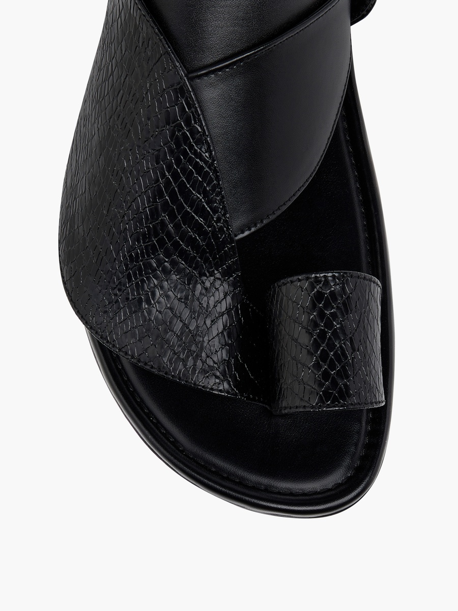 Textured Slip-On Arabic Sandals with Toe Loop Detail