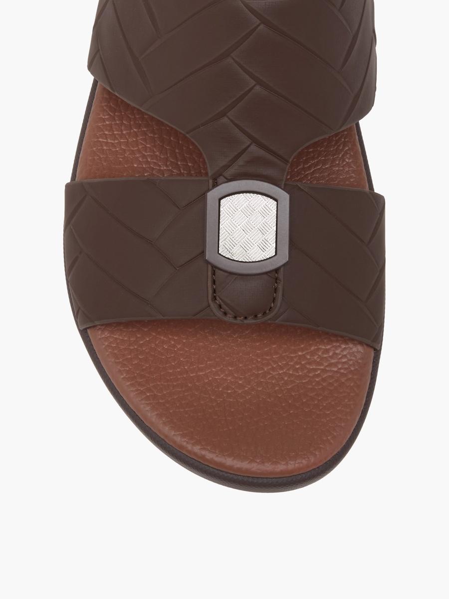 Textured Slip-On Arabic Sandals