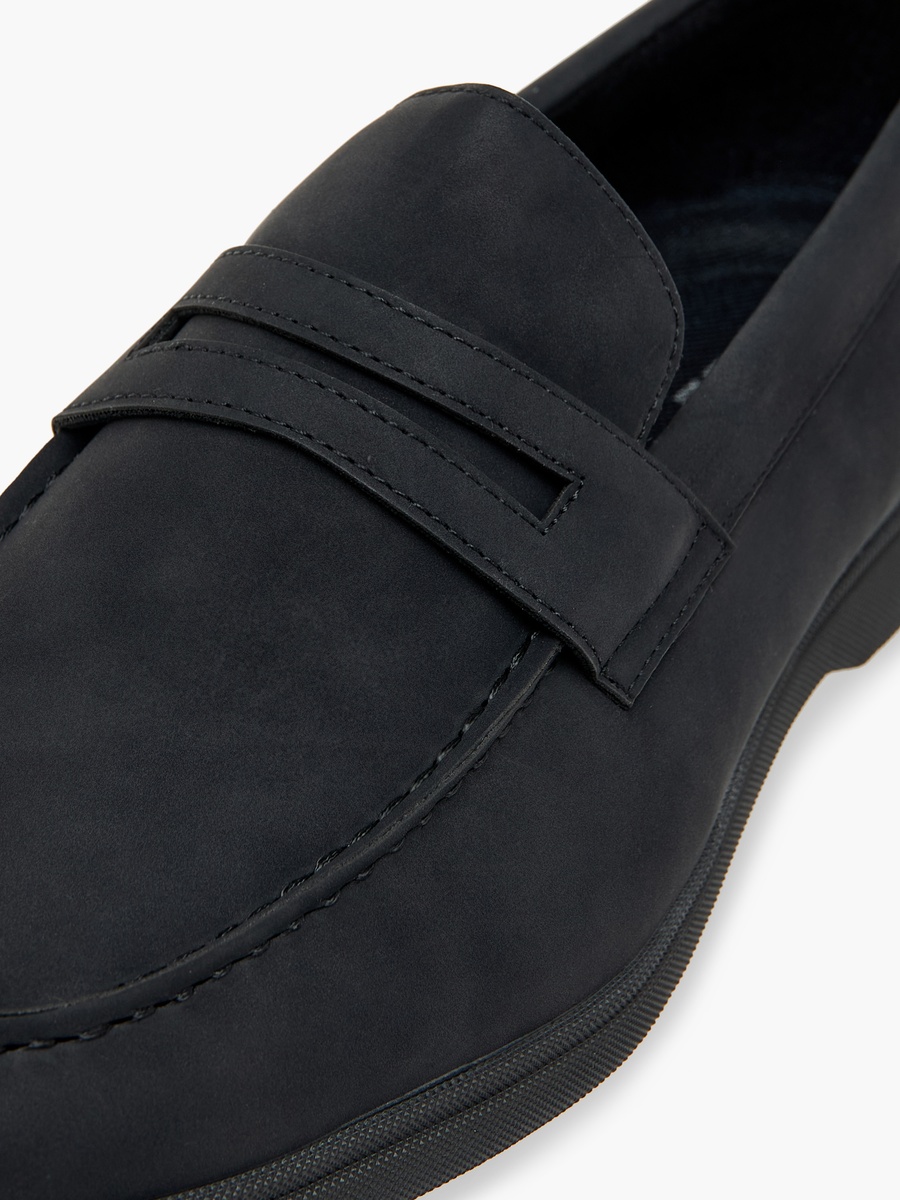 Cutout Detail Slip-On Loafers