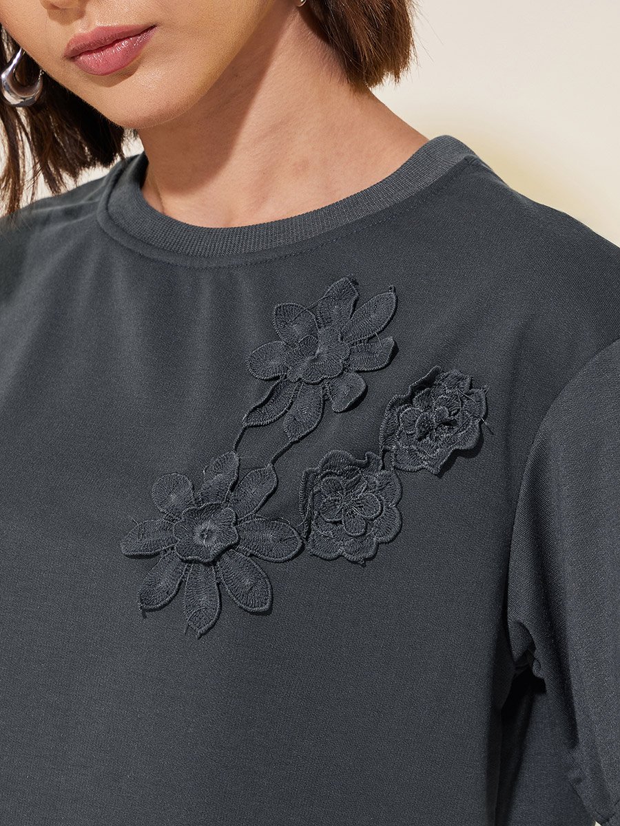 Women Flower Applique T-Shirt and Skirts Co-Ords