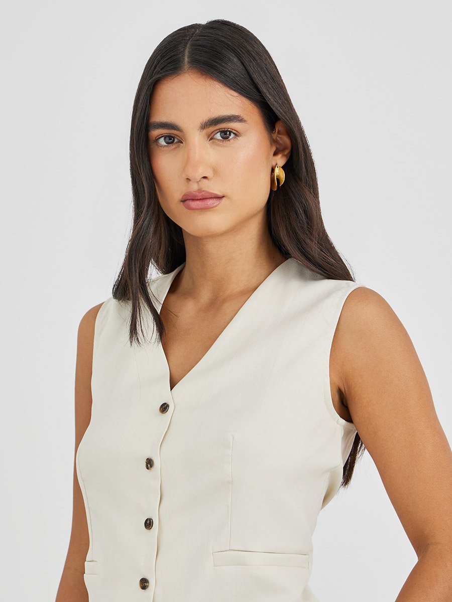 Solid Sleeveless Buttoned Waistcoat