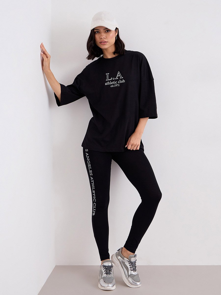 مجموعة من ليقنز مع تيشيرت فضفاض بأكمام قصيرة