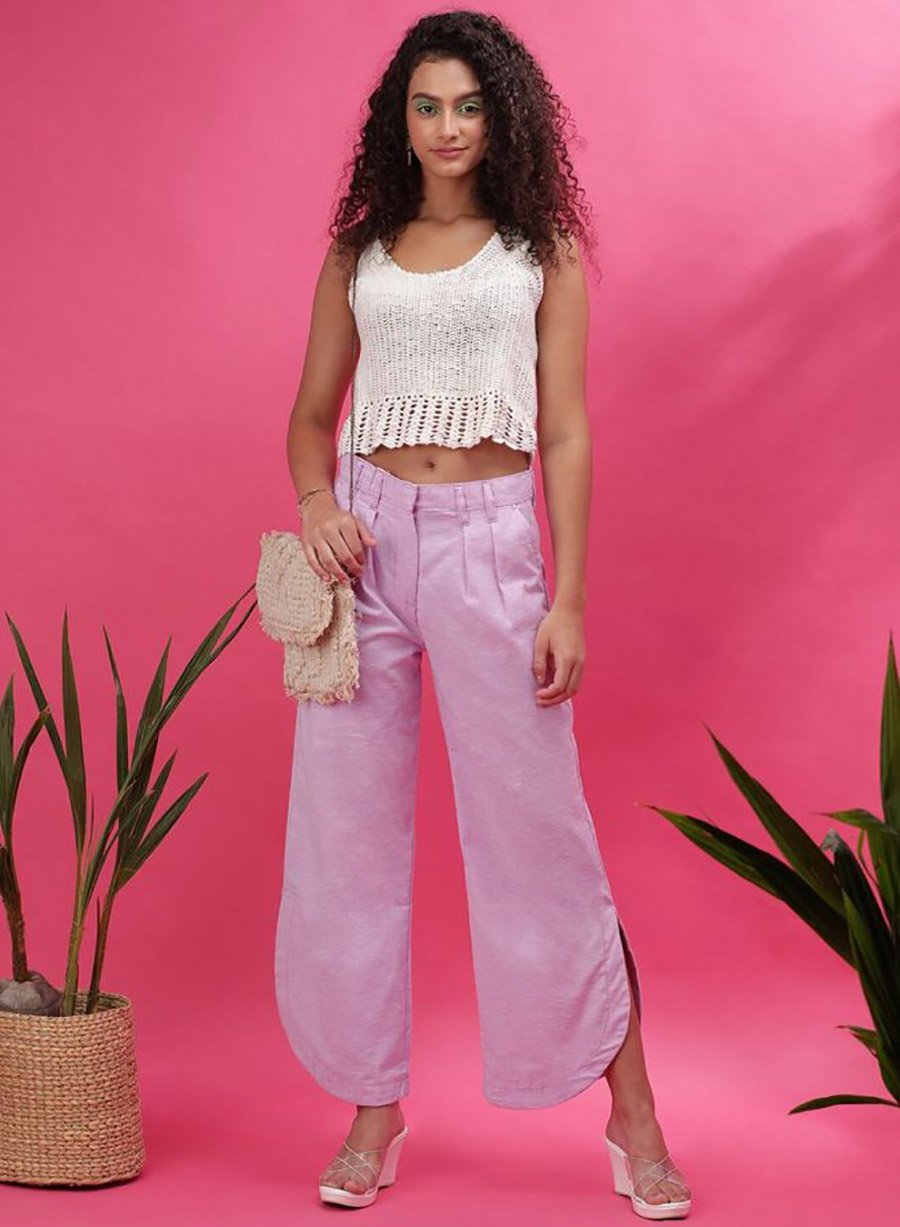 بنطال بأرجل واسعة مع فتحات حزام