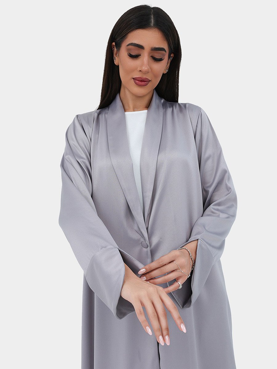 عباية ساتان بحافة واسعة