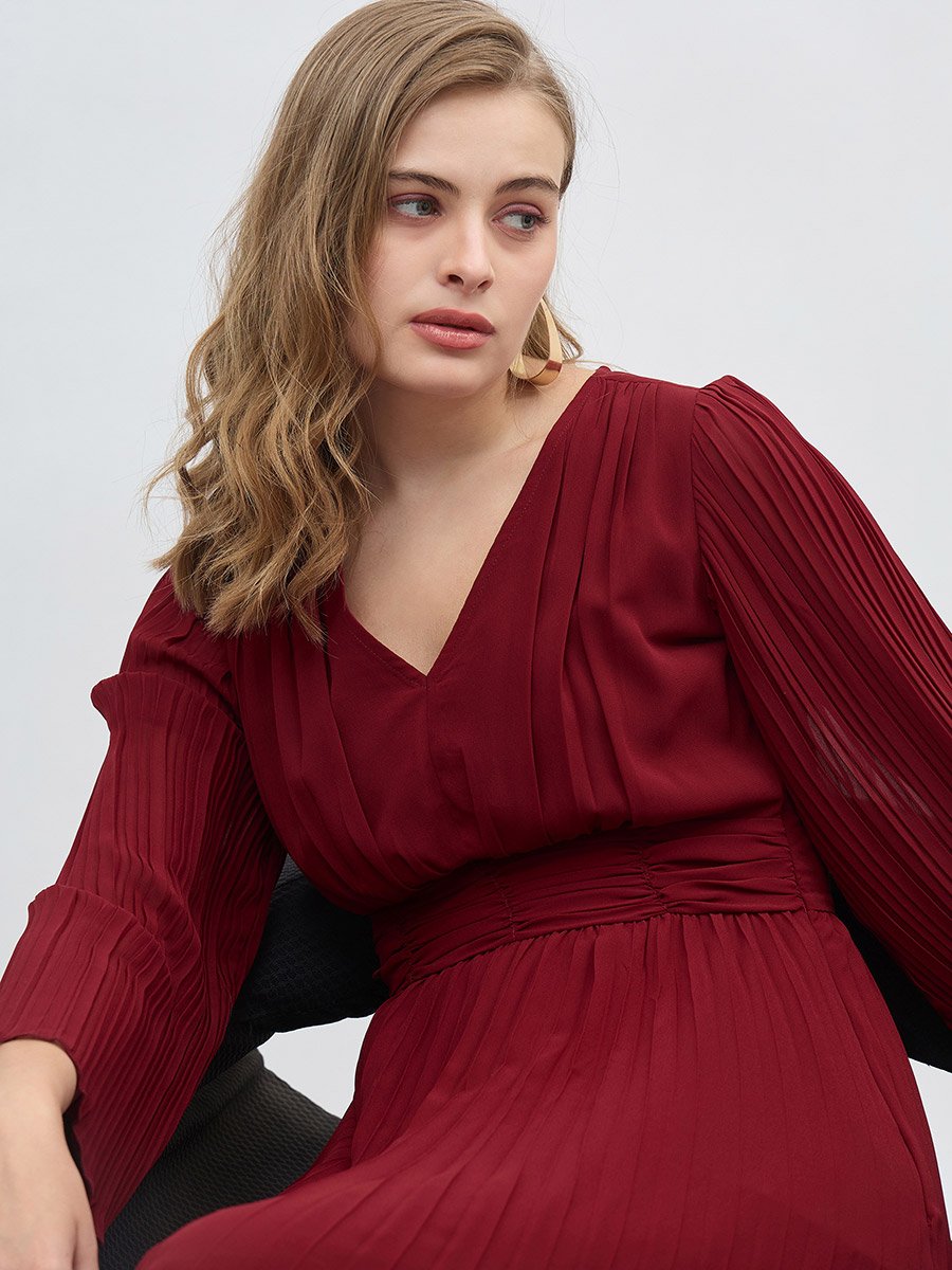 Women Red Solid V Neck Pleated A-line Maxi Dress