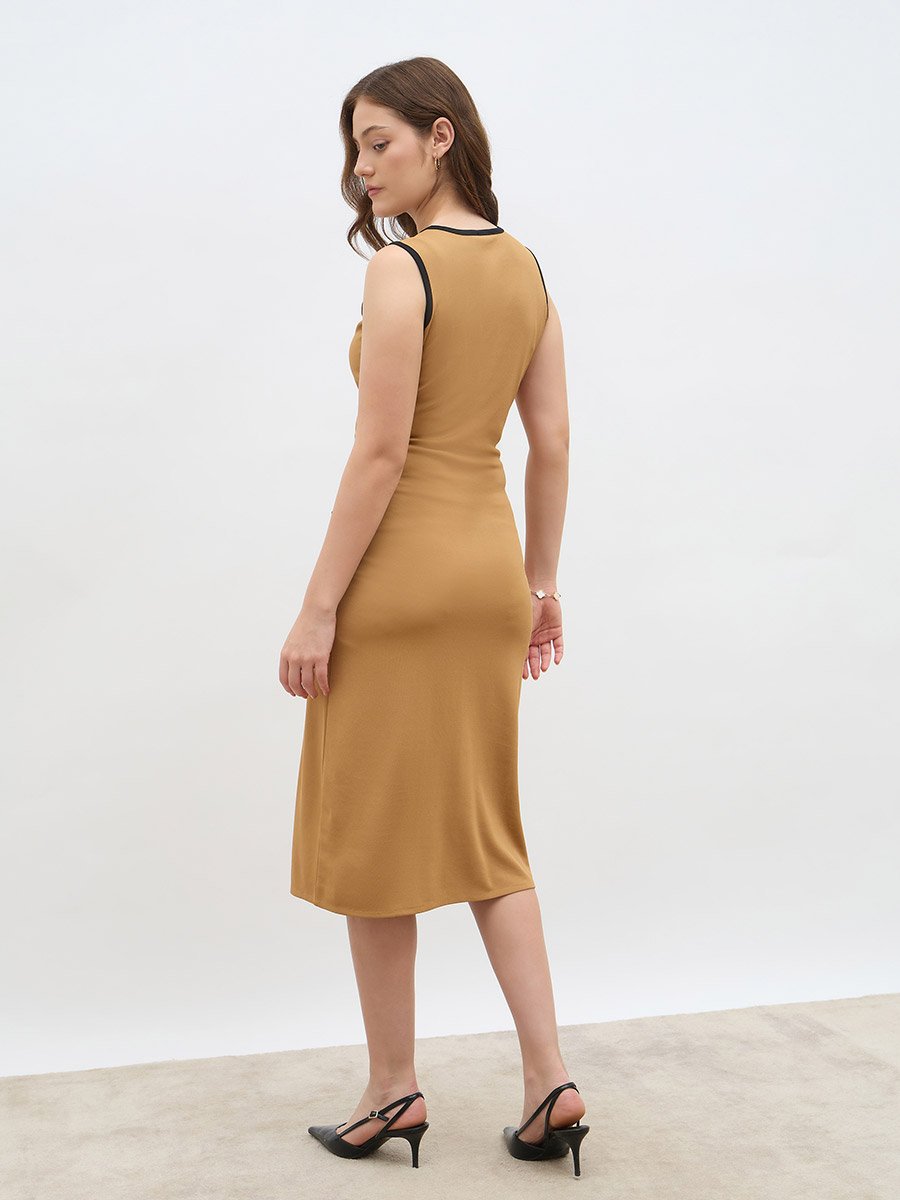 Women Beige Contrast Trim Sleeveless Sheath Midi Dress with Button Front