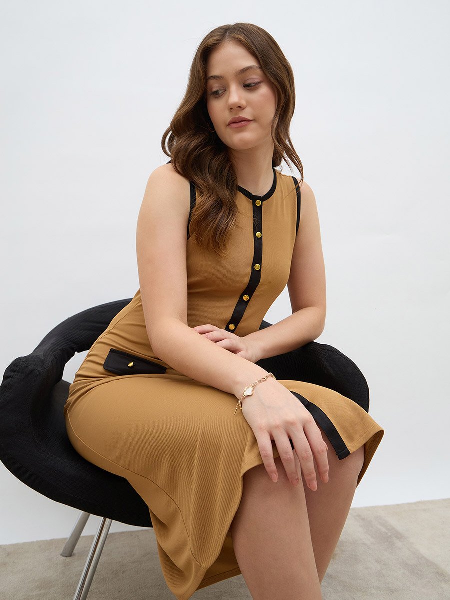 Women Beige Contrast Trim Sleeveless Sheath Midi Dress with Button Front