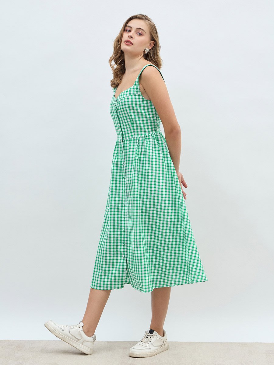 Women Green Gingham Checked Sweetheart Neck A-Line Midi Dress with Smocked  Back For Women at Bahrain | Styli