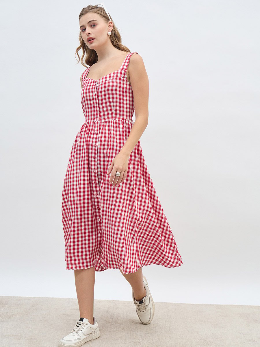 Women Red Gingham Checked Sweetheart Neck A-Line Midi Dress with Smocked  Back For Women at Bahrain | Styli