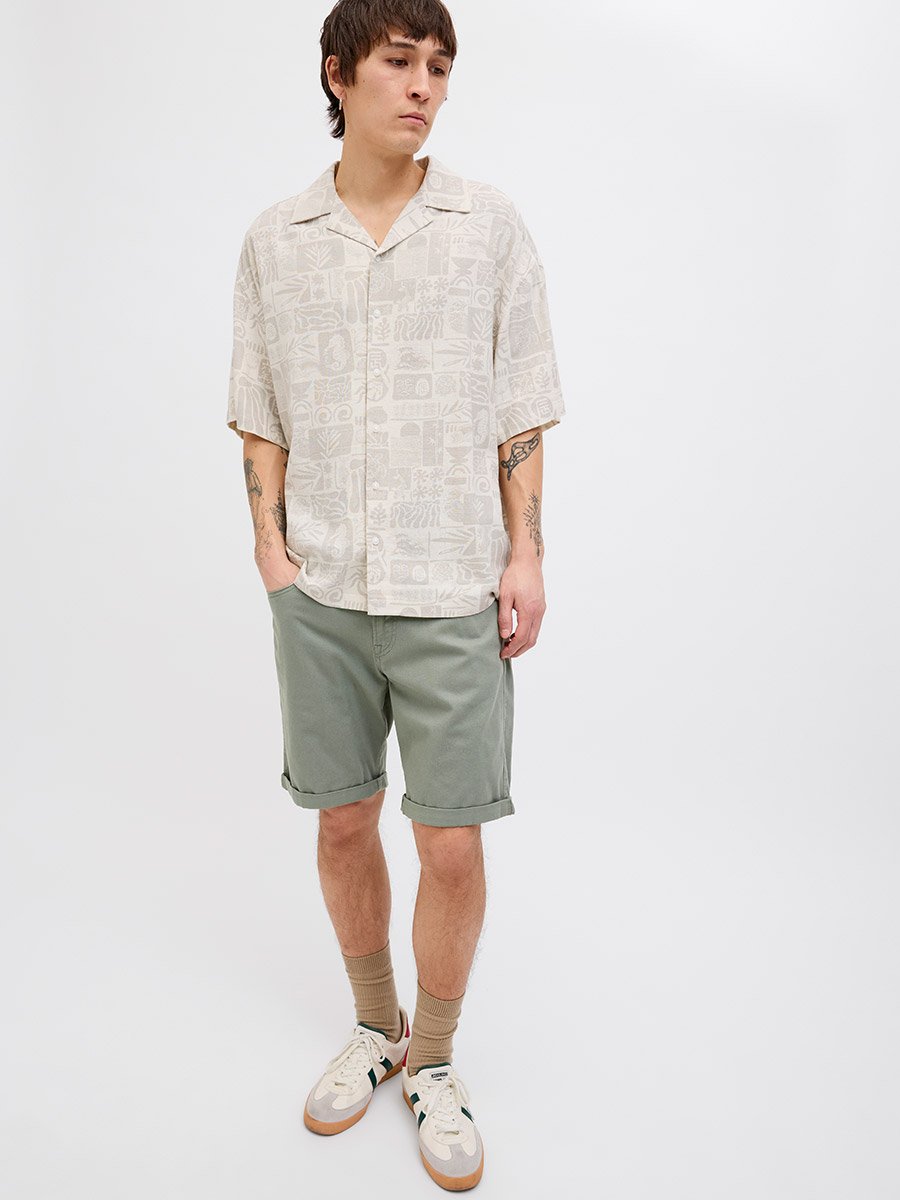 Mid Rise Regular Fit Shorts