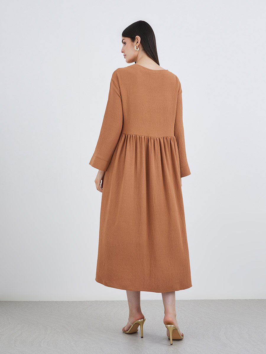 Crinkle Crepe Gathered Detail Midi Dress For Women at Kuwait | Styli Crinkle Crepe Gathered Detail Midi Dress For Women at Kuwait | Styli