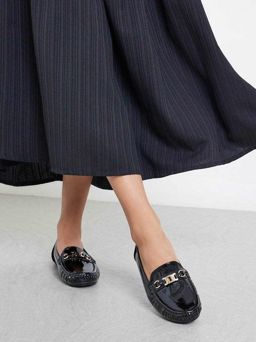 Buckle Accent Casual Shoes