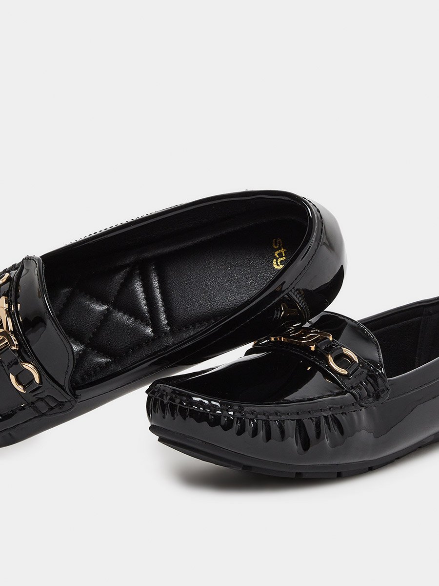 Buckle Accent Casual Shoes