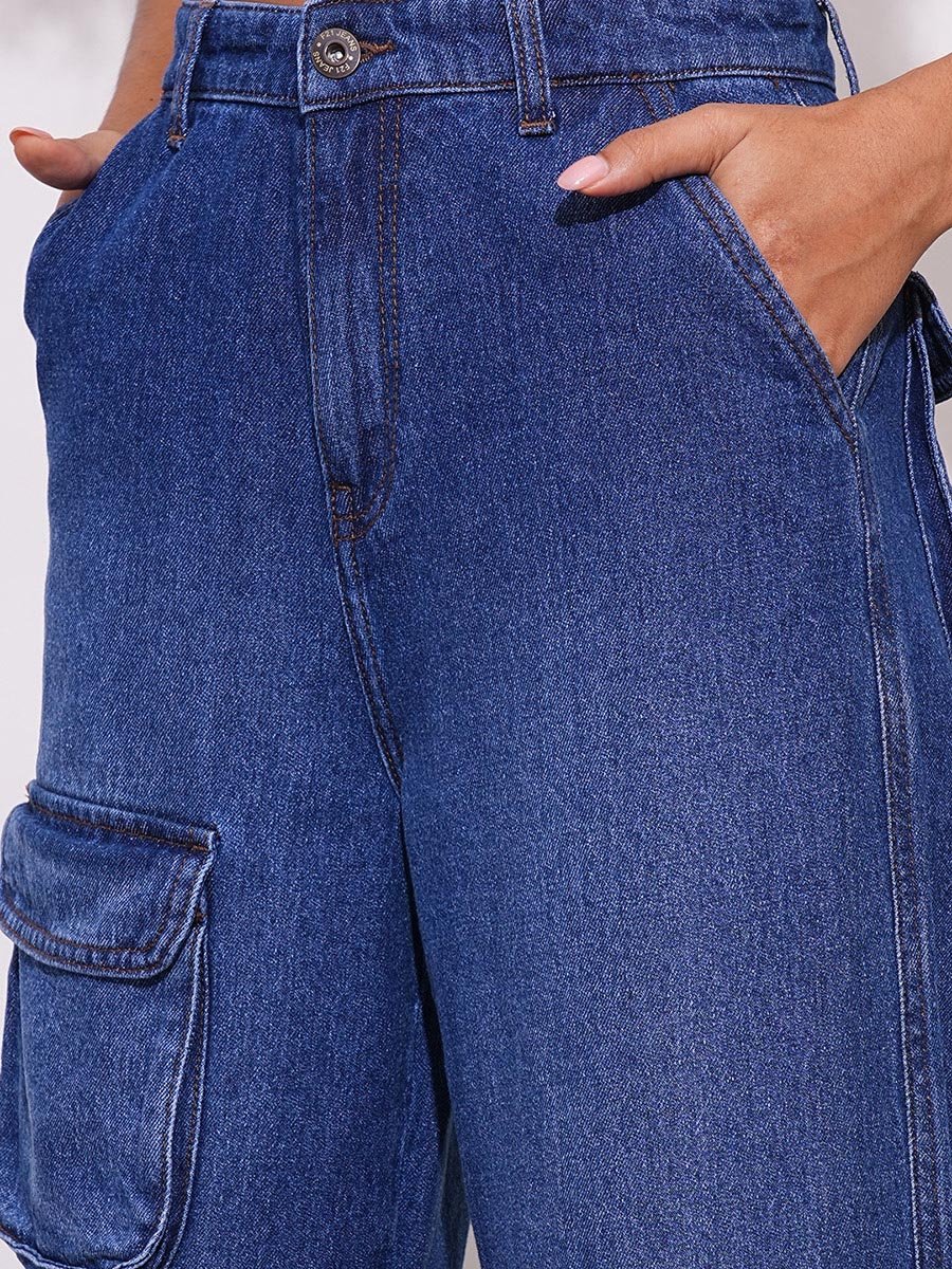 بنطال جينز بقصة أرجل مستقيمة وخصر متوسط
