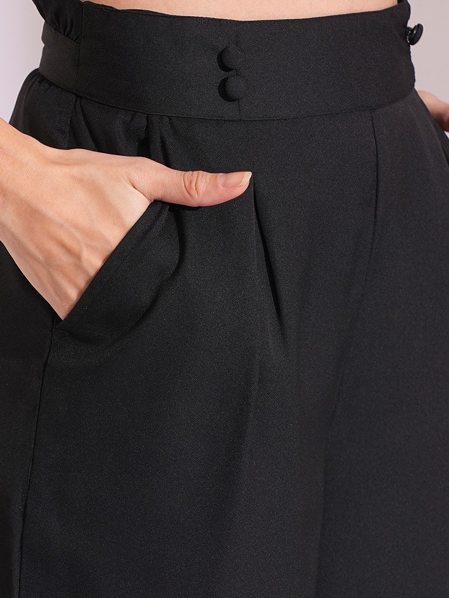 بنطال بخصة أرجل واسعة وخصر عالي