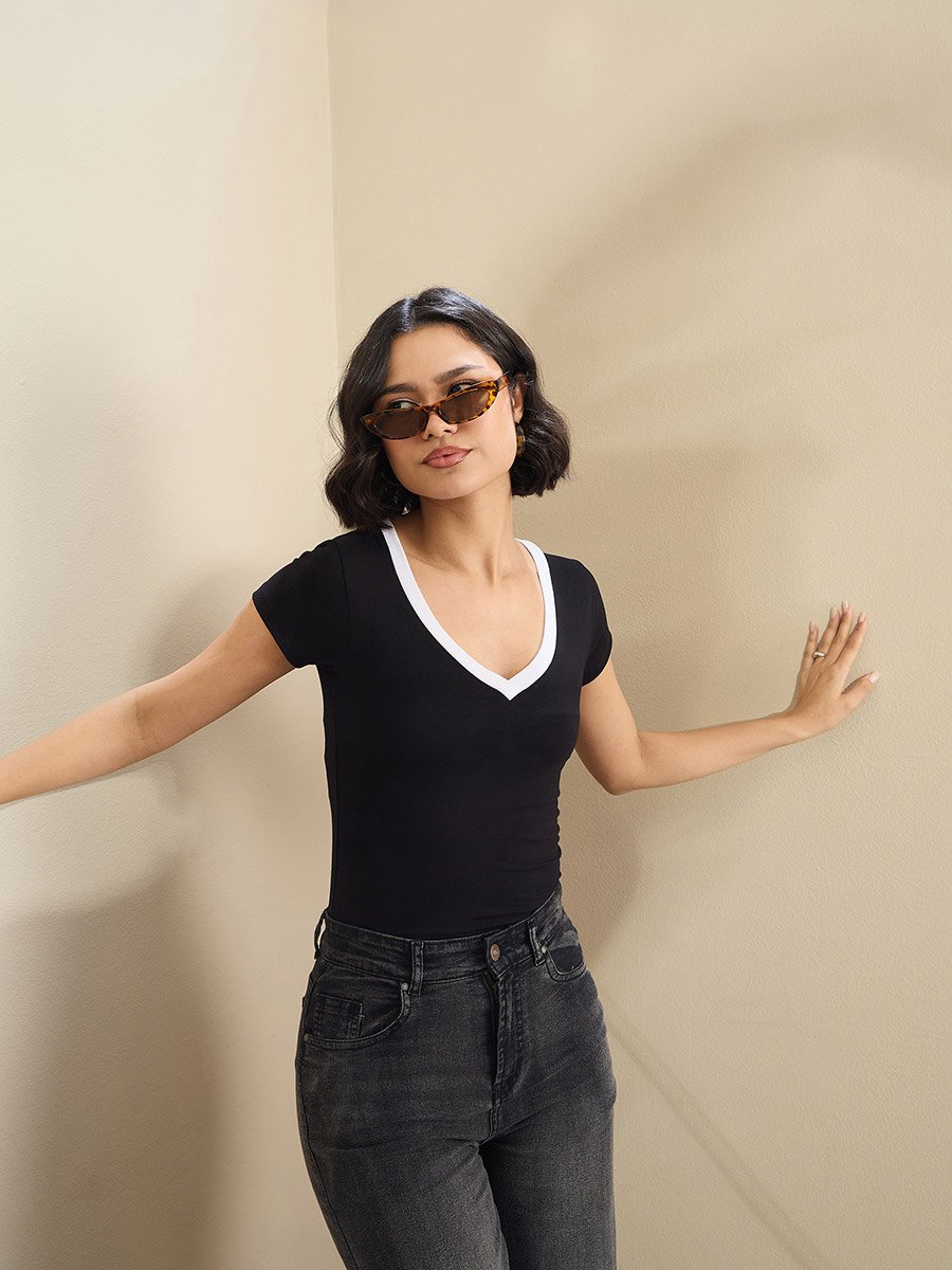 Women Black Contrast Deep V Neck Fitted Crop T-Shirt