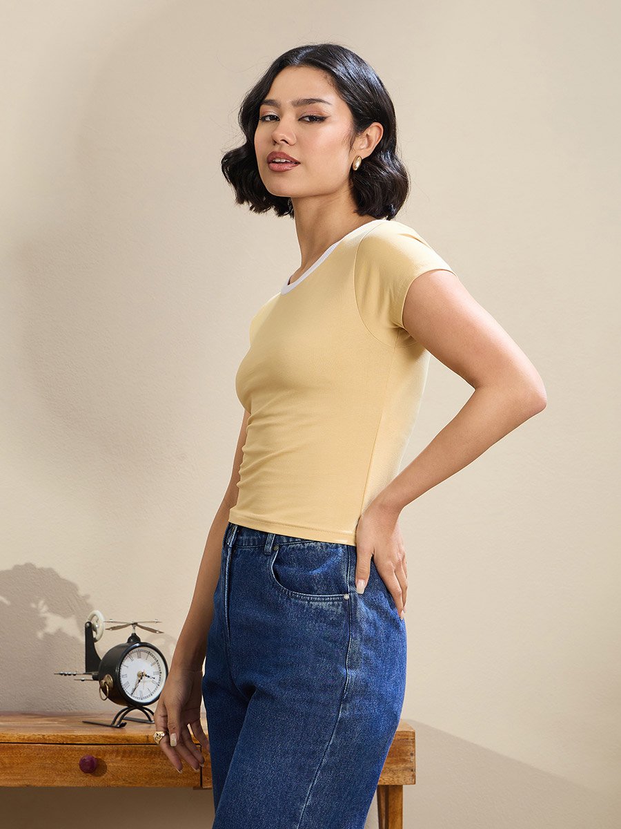 تيشيرت قصير بياقة دائرية