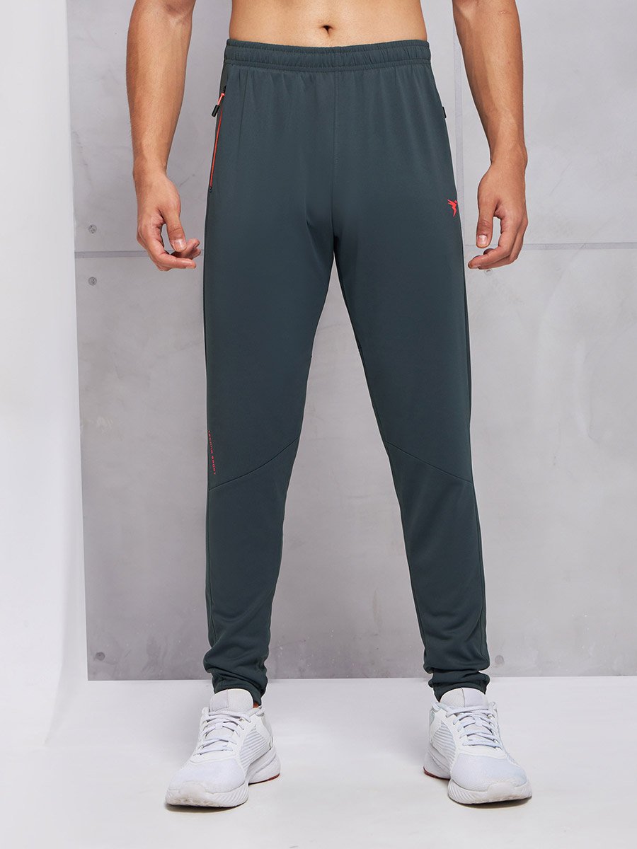 Men Solid Slim Fit Trackpants