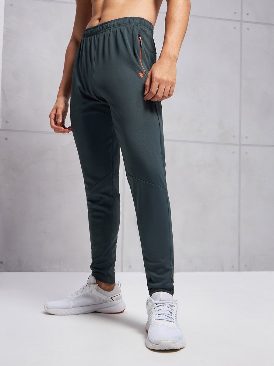 Men Solid Slim Fit Trackpants