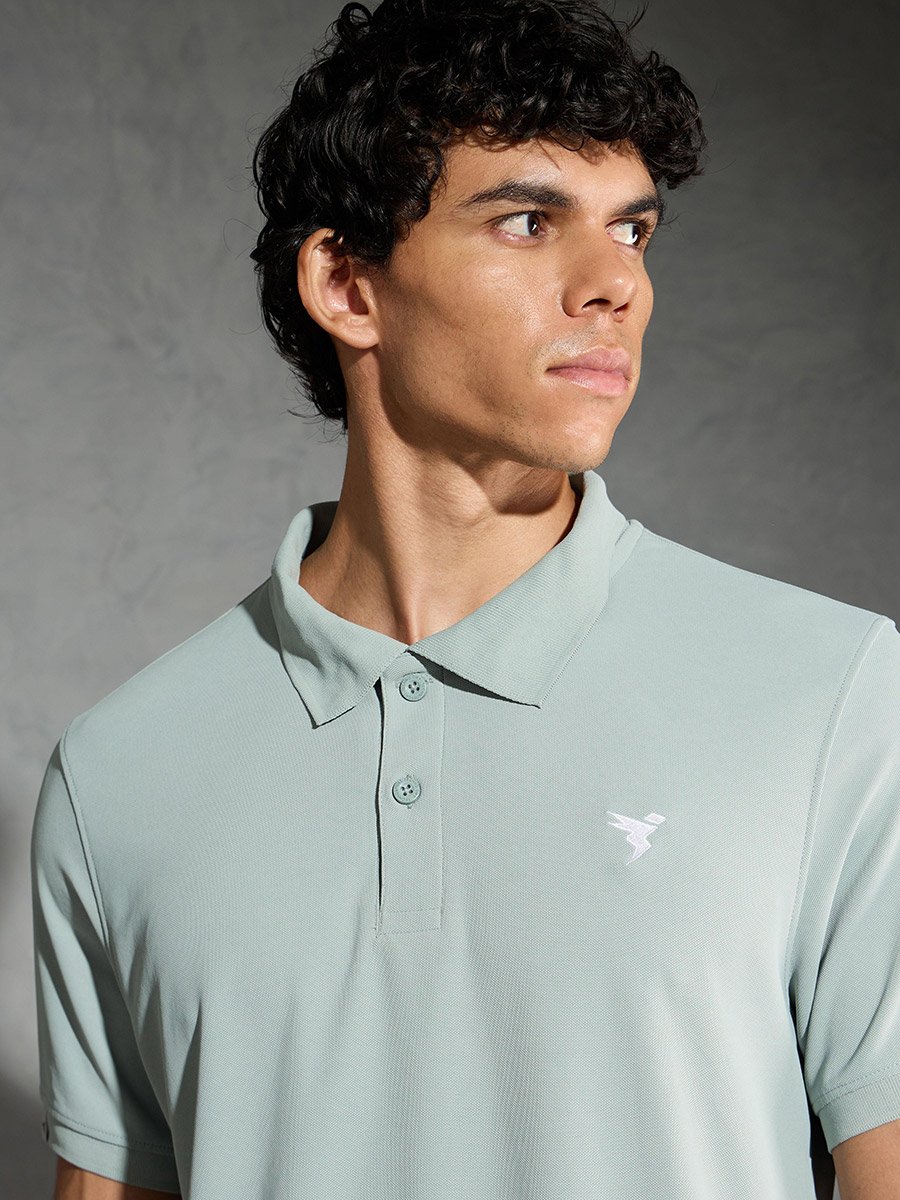Men Solid Slim Fit Polo