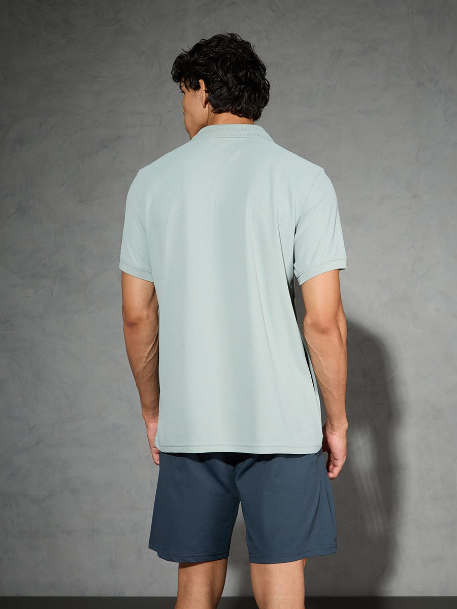 Men Solid Slim Fit Polo