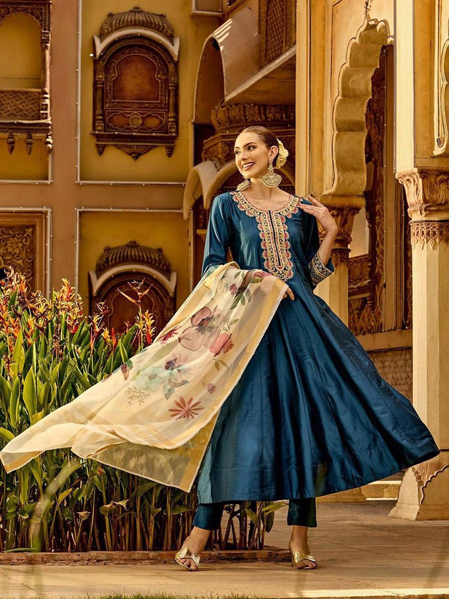 Embroidered Kurta with Floral Print Dupatta Set