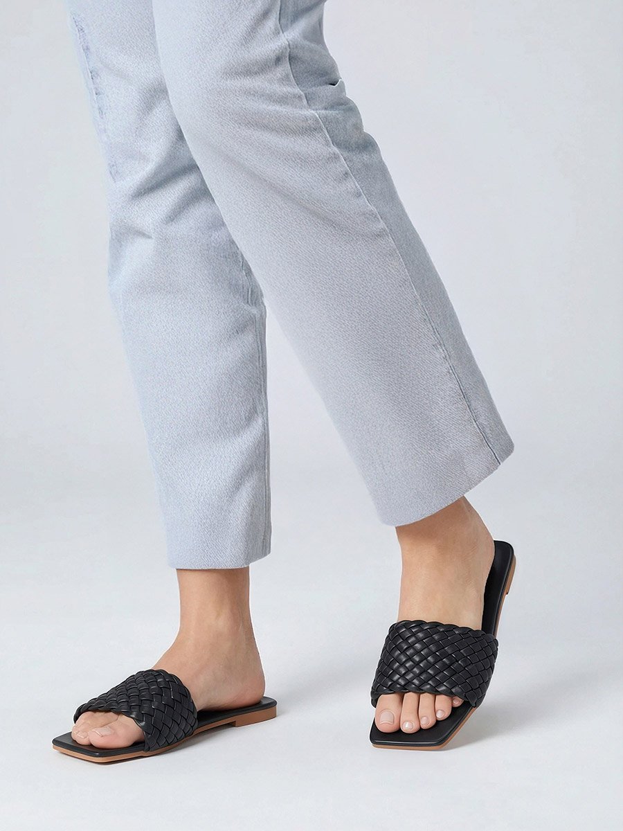 Solid Textured Weaving Flat Sandals