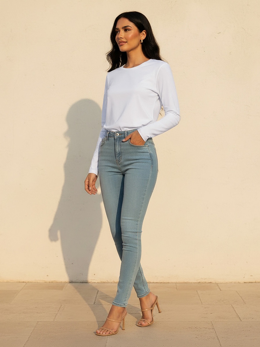 تيشيرت بياقة مستديرة وأكمام طويلة