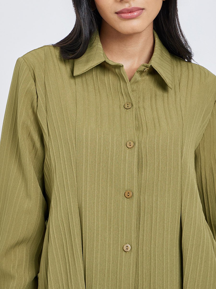 Textured Pleated Spread Collar Shirt