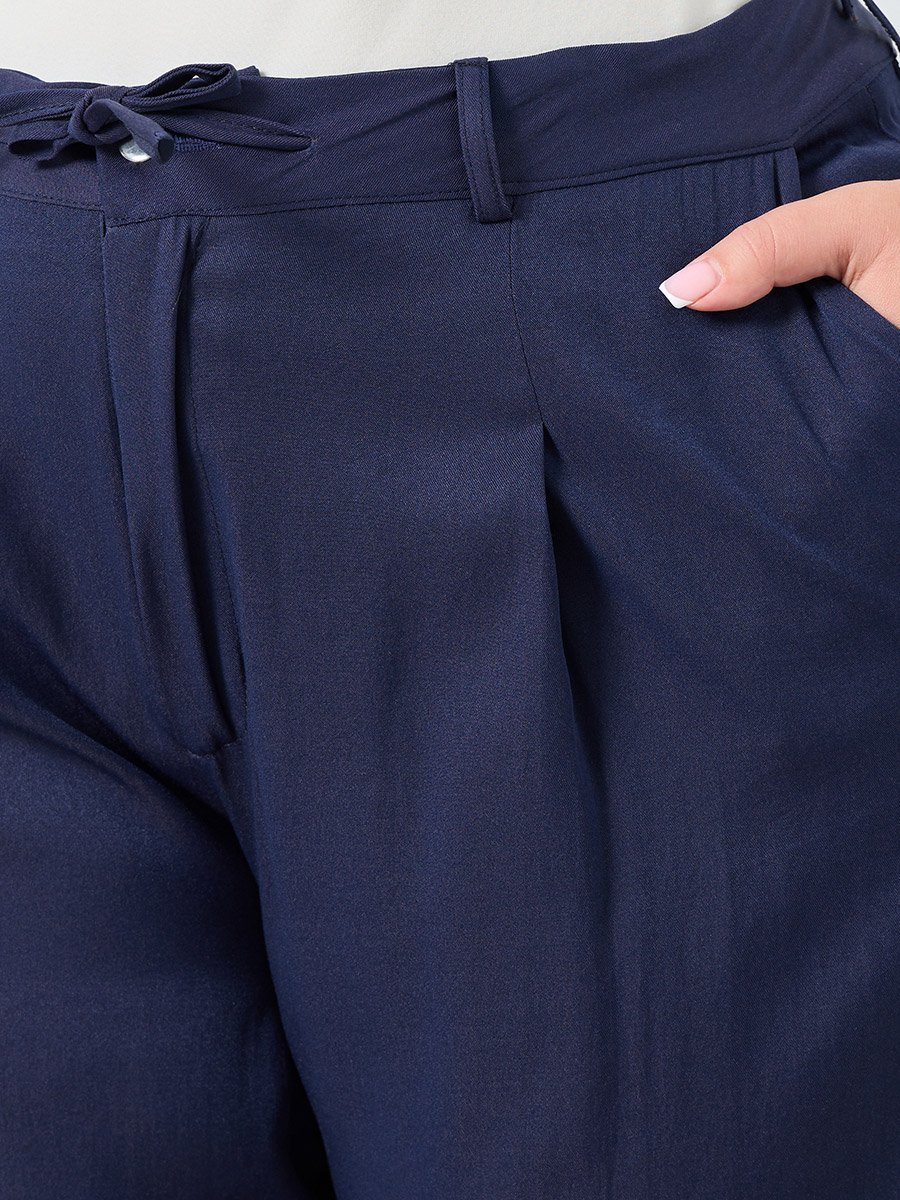 بنطال واسع الأرجل بمقاس كبير للنساء