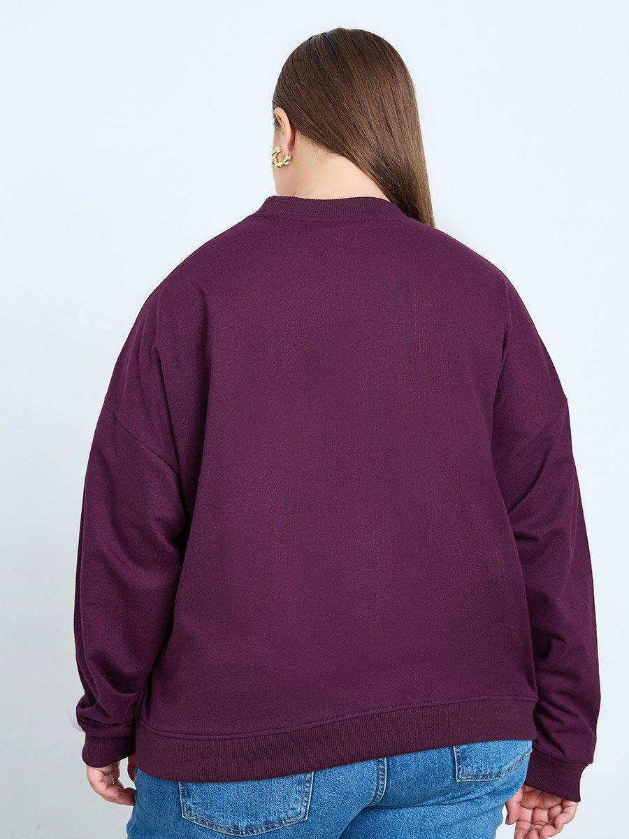 سويت شيرت بمقاس كبير وقصة عادية