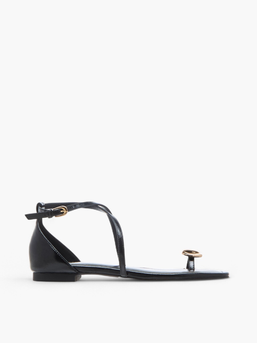 Women Printed Cross Strap Sandals with Buckle Closure