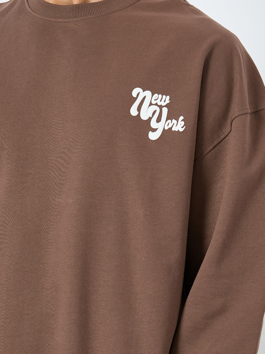 Men Brown Graphic Oversized Fleece Sweatshirt