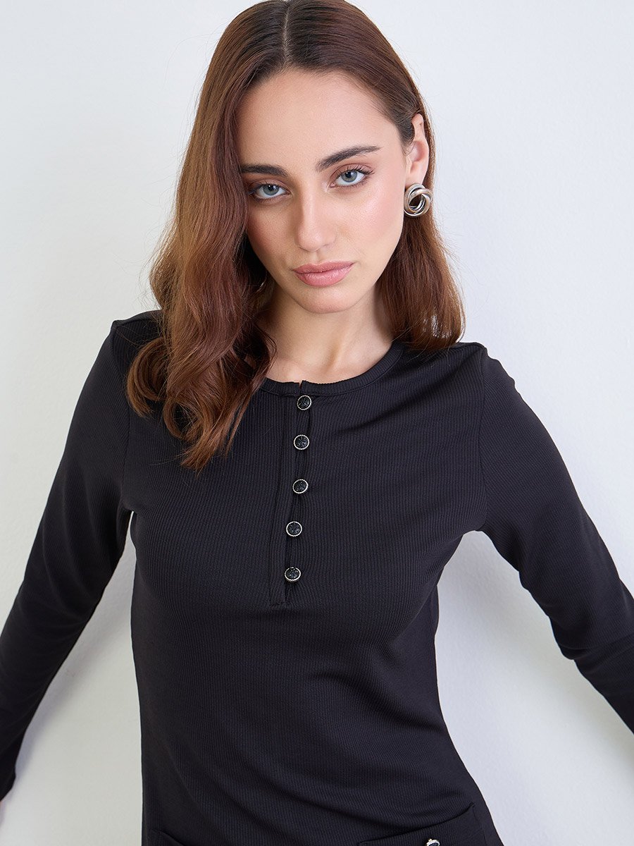 فستان ميدي أسود مضلع بأكمام طويلة