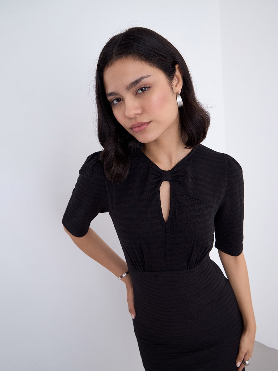 Women Black Self Design Short Sleeves Sheath Midi Dress