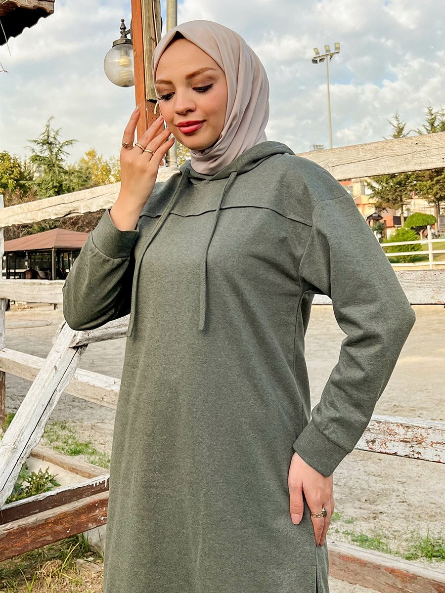 طقم رياضي محتشم ببلوزة طويلة وياقة هودي