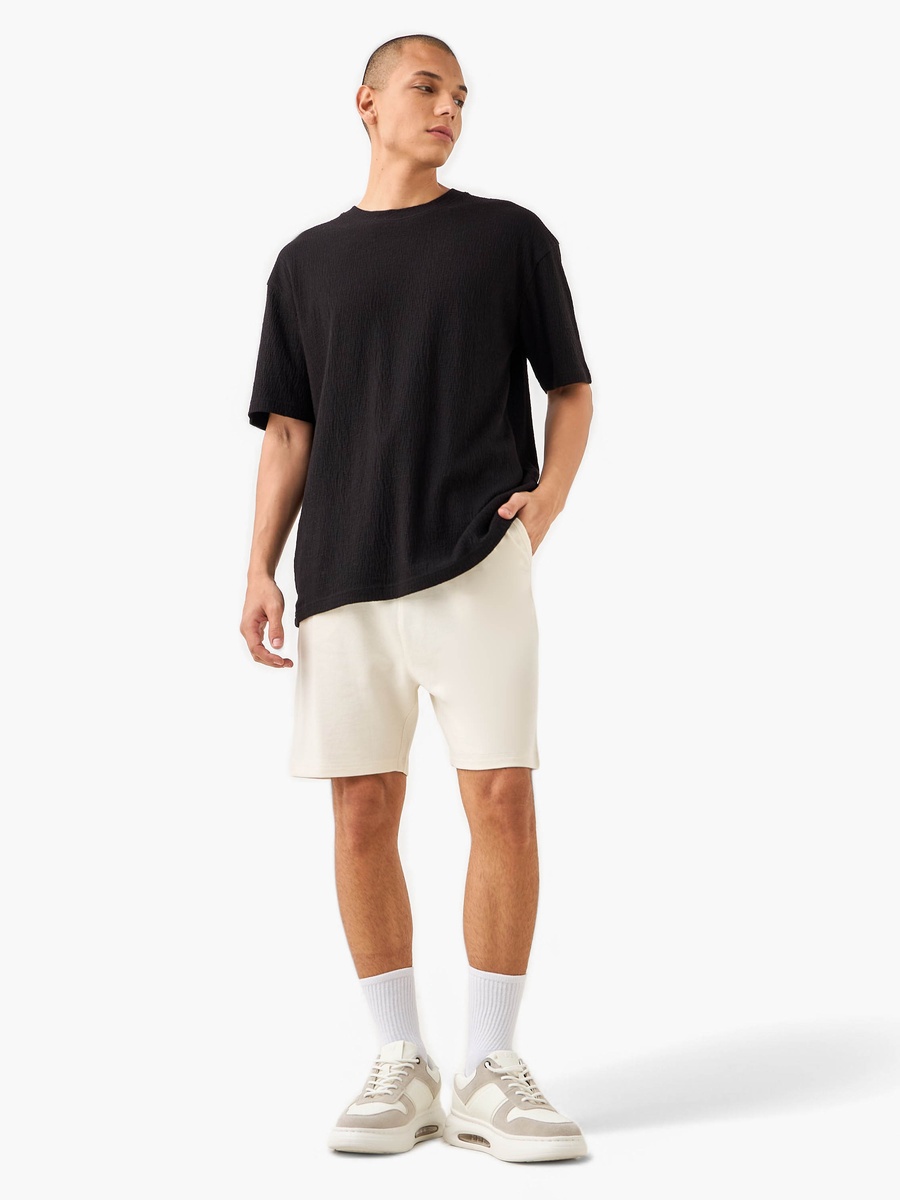 Shorts with Drawstring Closure and Pockets