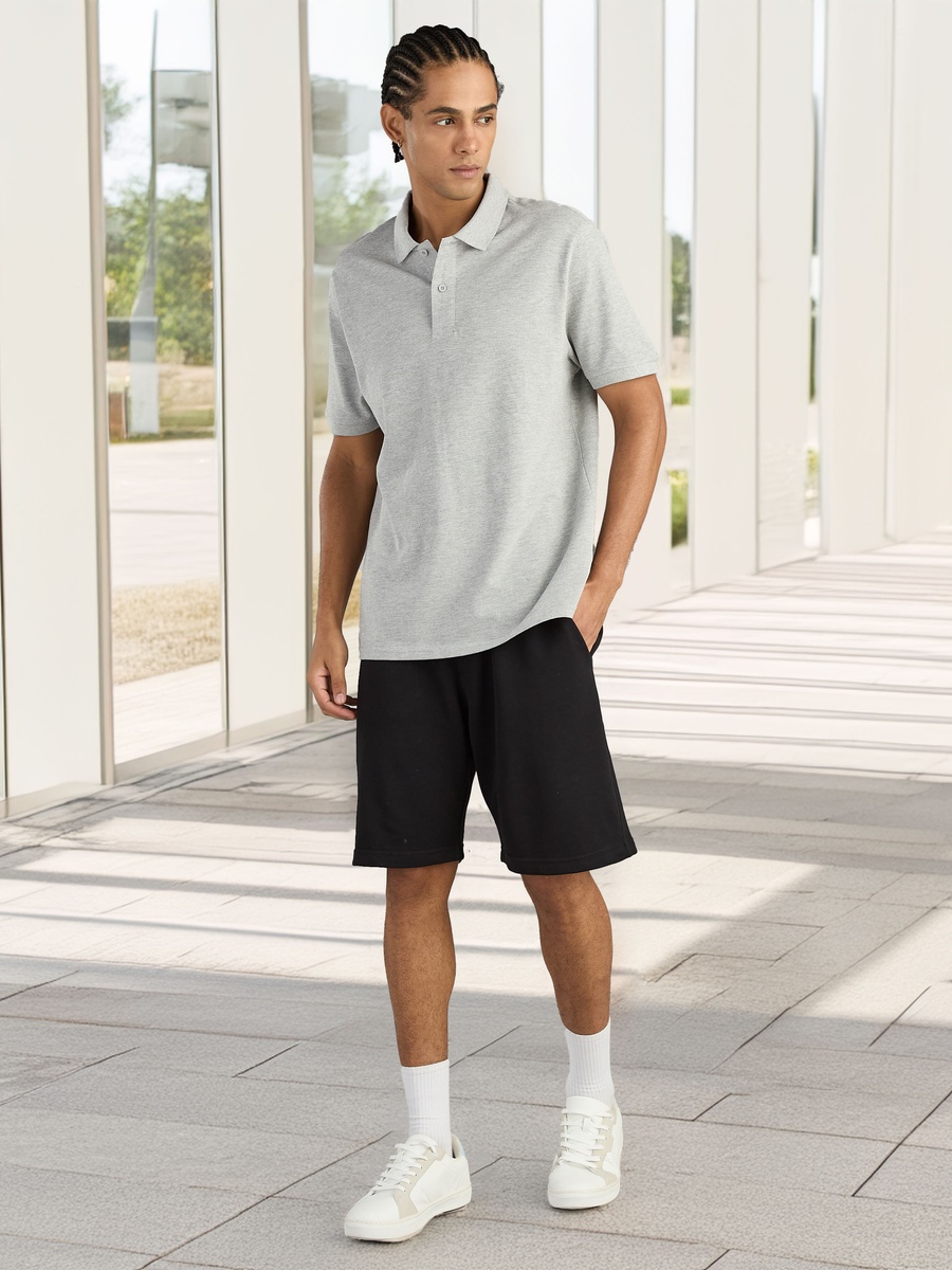 Plain Anti-Pilling Shorts with Pockets and Drawstring Closure