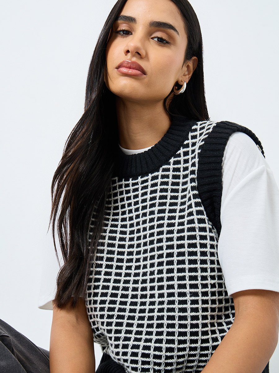 Black Knit Sleeveless Knitted Vest