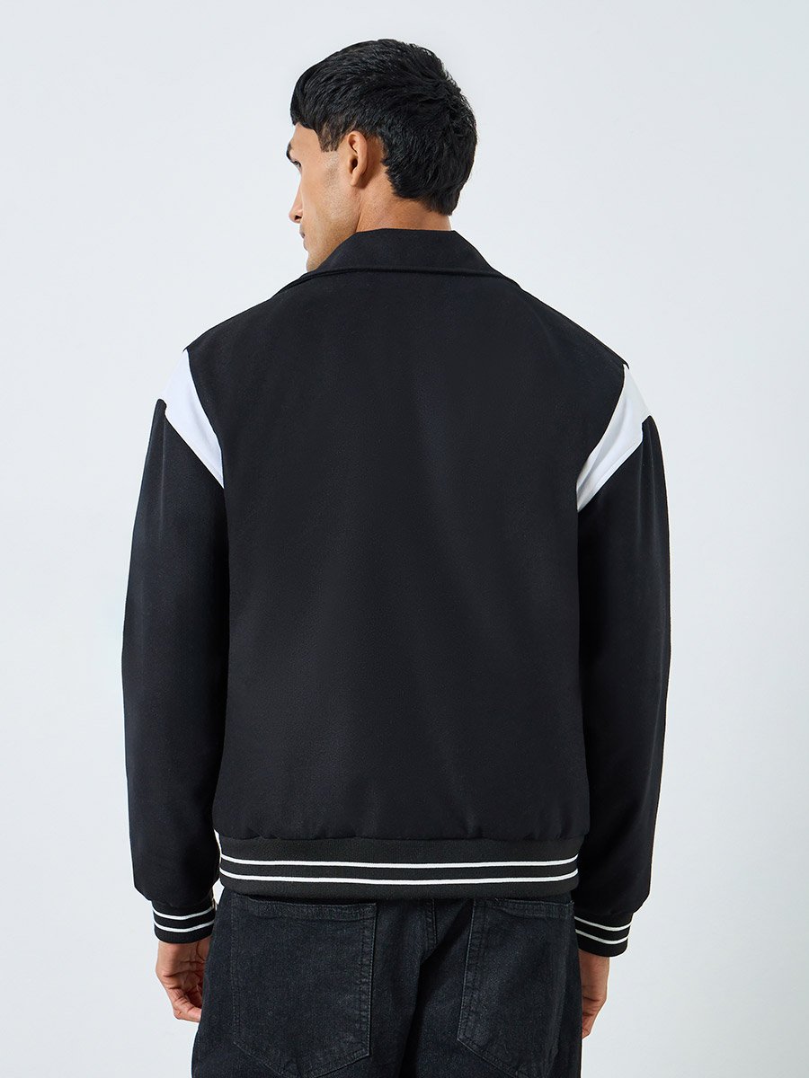 جاكيت فارسيتي بطبعة جرافيك وقصة مريحة