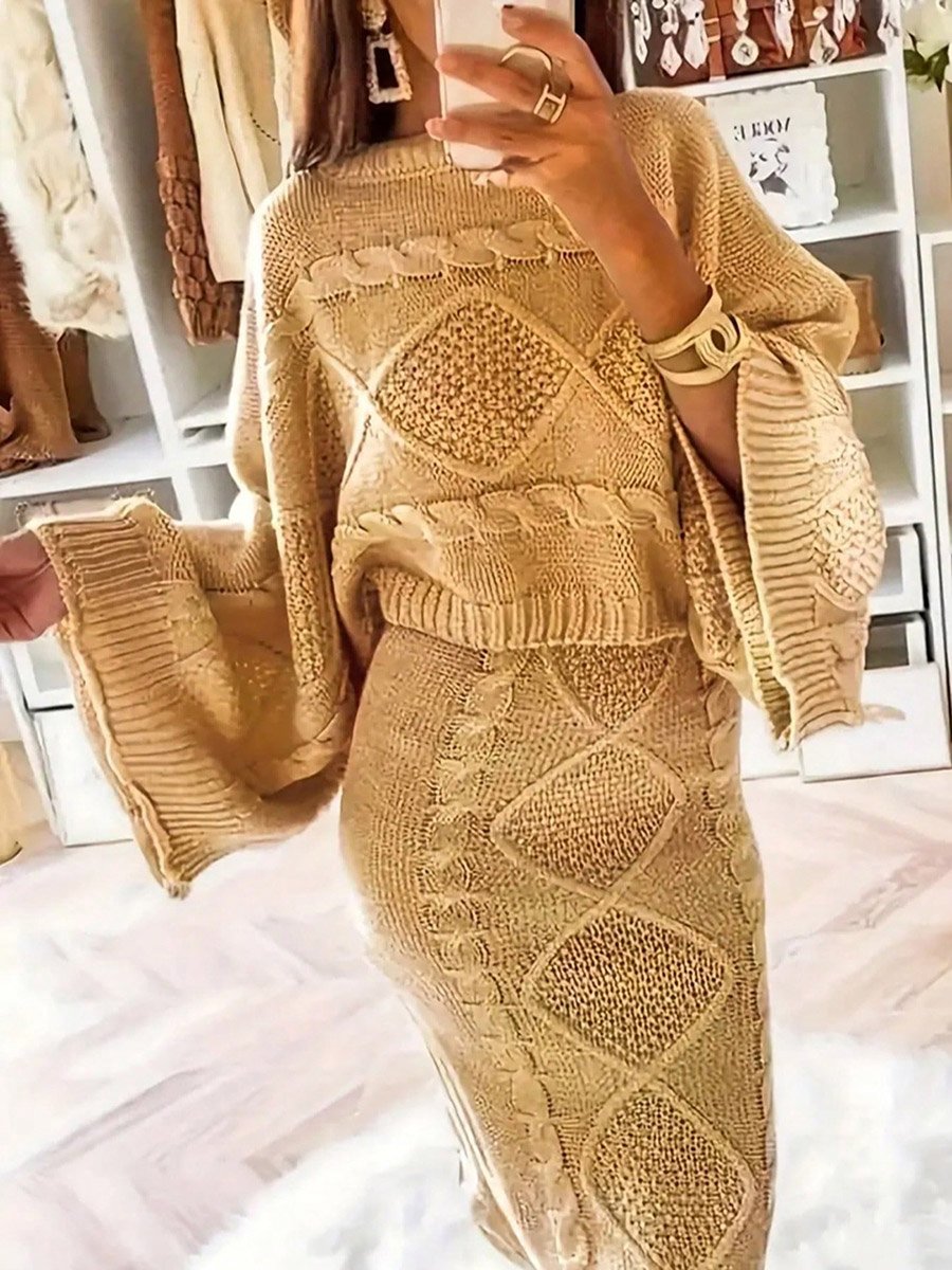 طقم منسق من تنورة وبلوزة بمقاس كبير