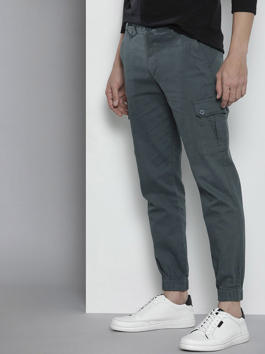 Men Grey Solid Slim Fit Cargo Pants