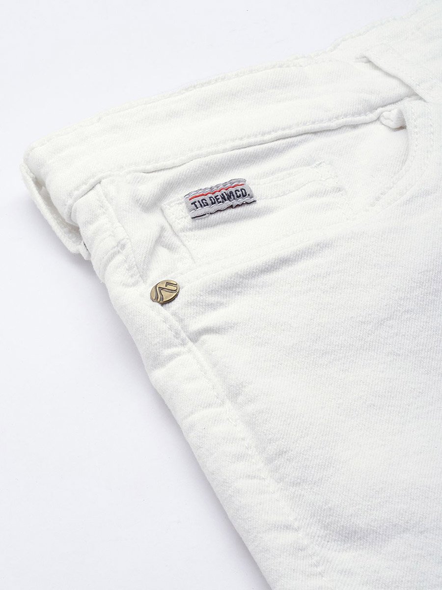 Men White Slim Fit Solid Shorts