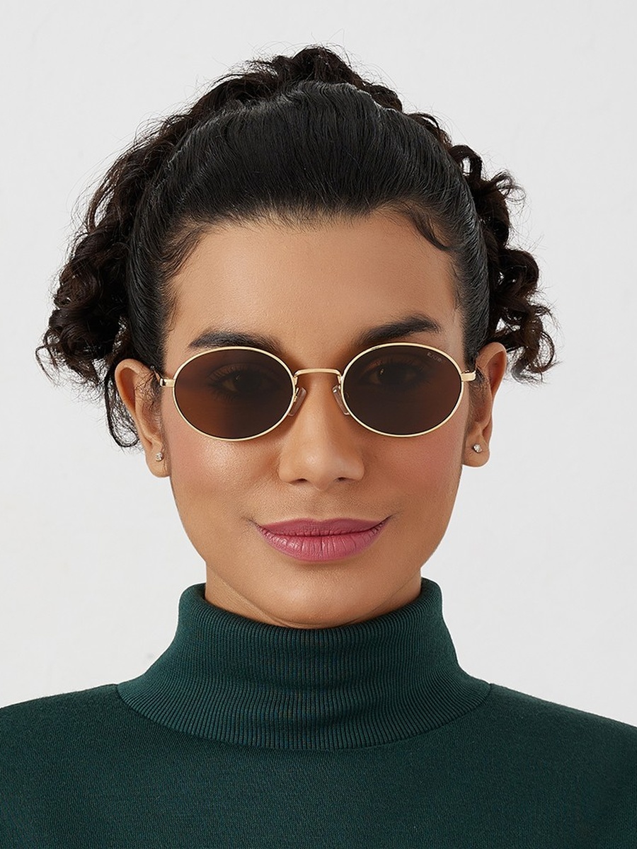 نظارة شمسية بإطار بيضاوي