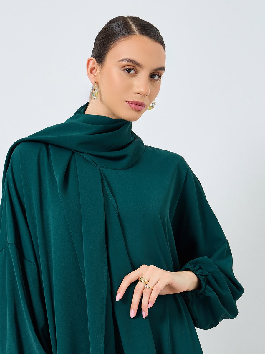 عباية بأكمام طويلة وغطاء رأس مع جيوب