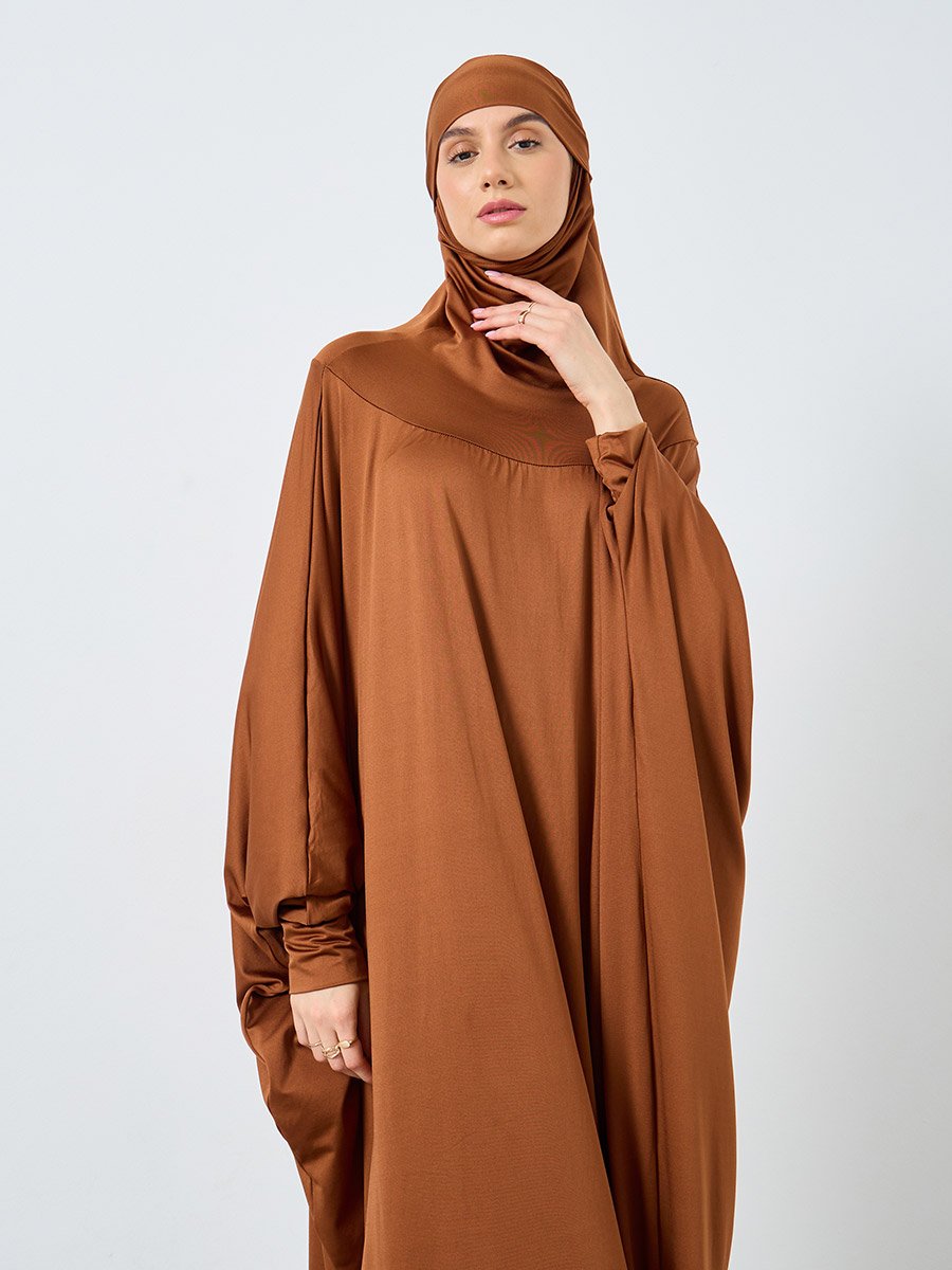 عباية بأكمام وطواطية وغطاء رأس