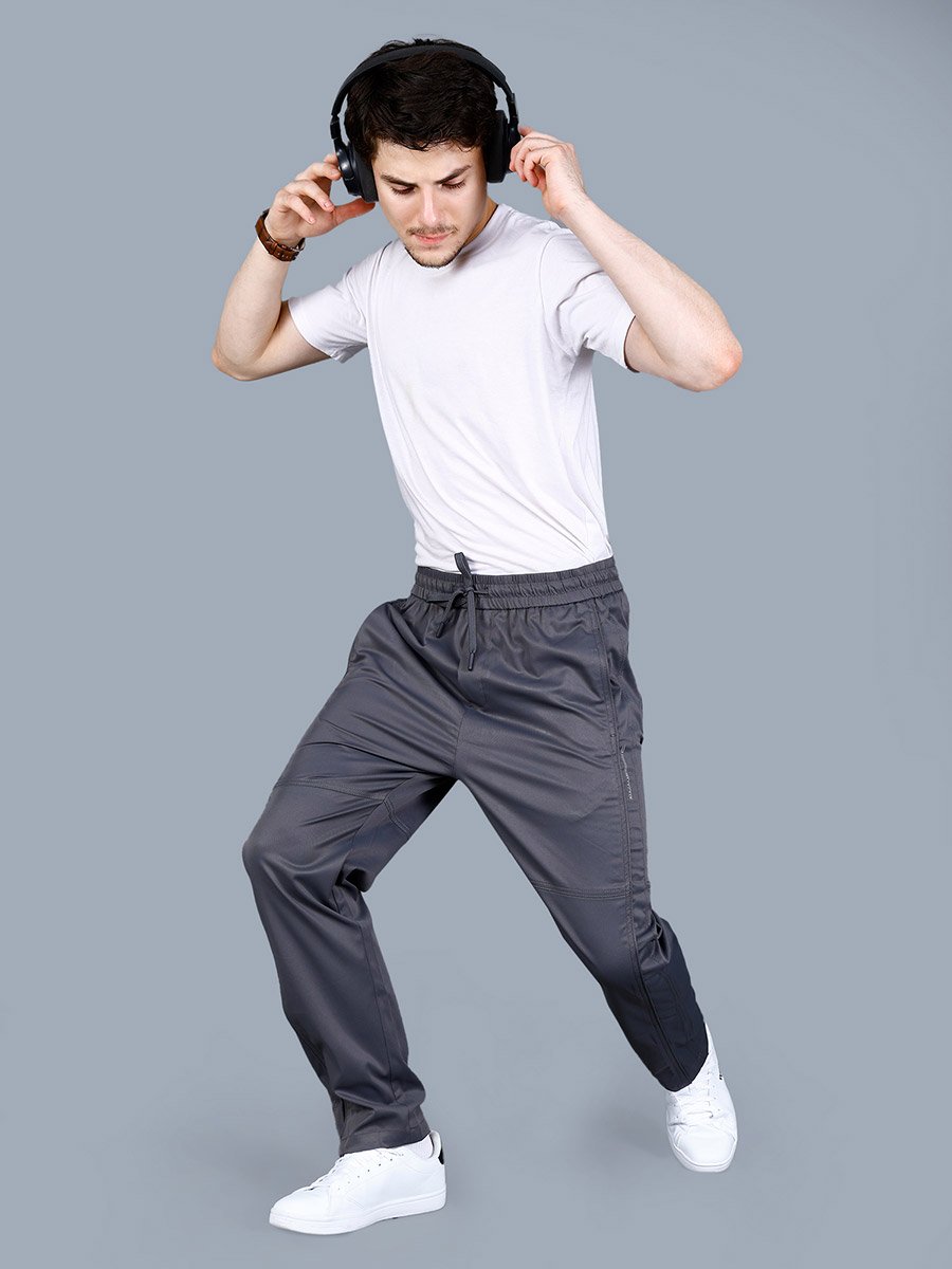 Men Solid Pants with Zip Pocket