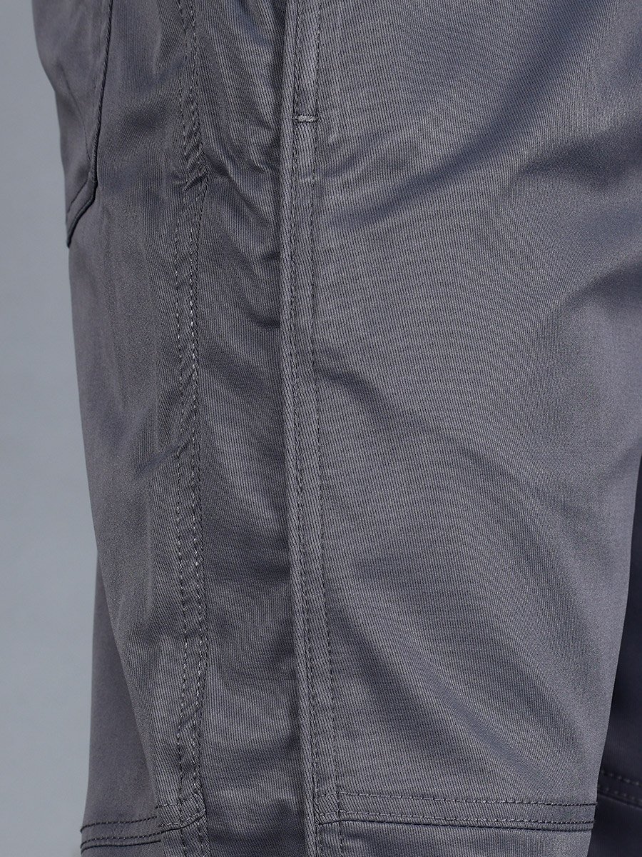Men Solid Pants with Zip Pocket