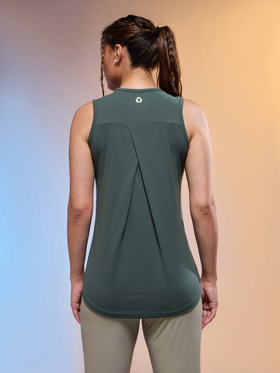 Women Solid Slim Fit Round Neck Tank